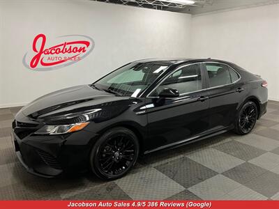 2020 Toyota Camry Hybrid SE Sedan