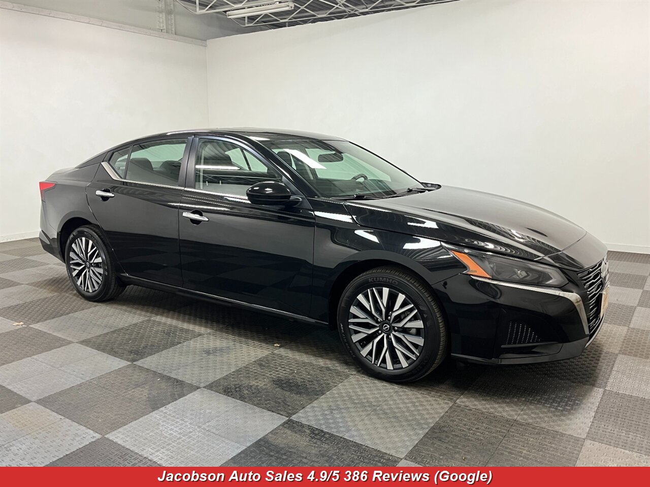 2024 Nissan Altima 2.5 SV AWD - Photo 3 - Oshkosh, WI 54901