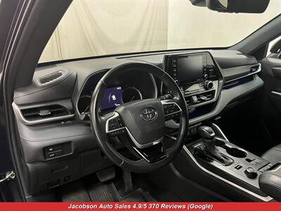 2022 Toyota Highlander XSE AWD   - Photo 5 - Oshkosh, WI 54901