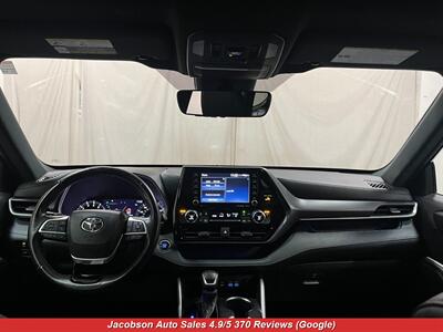2022 Toyota Highlander XSE AWD   - Photo 15 - Oshkosh, WI 54901