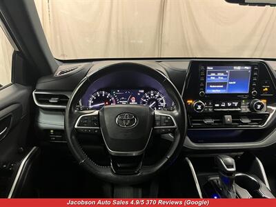 2022 Toyota Highlander XSE AWD   - Photo 7 - Oshkosh, WI 54901