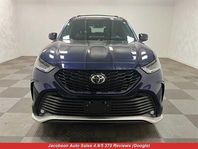 2022 Toyota Highlander XSE AWD   - Photo 2 - Oshkosh, WI 54901