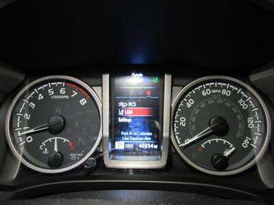 2021 Toyota Tacoma SR5 V6 Double Cab 4x4 LB   - Photo 9 - Oshkosh, WI 54901