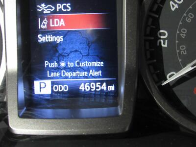 2021 Toyota Tacoma SR5 V6 Double Cab 4x4 LB   - Photo 10 - Oshkosh, WI 54901