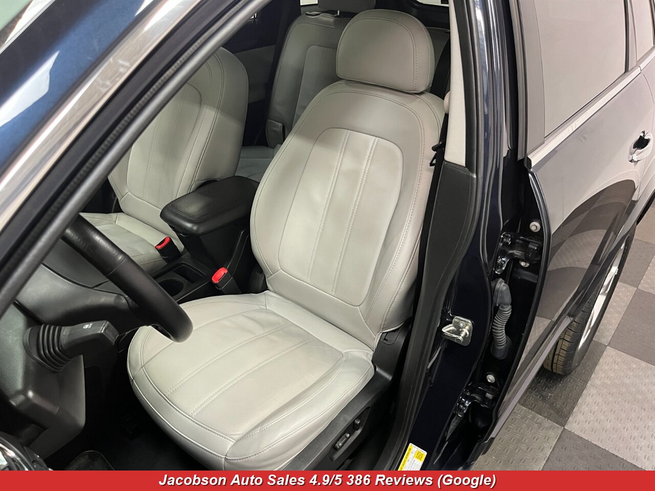 2014 Chevrolet Captiva Sport LTZ - Photo 25 - Oshkosh, WI 54901