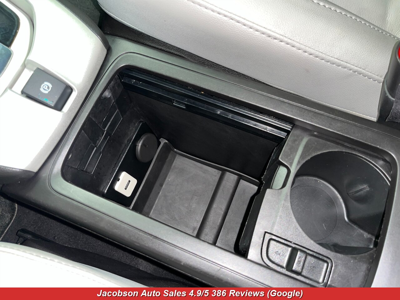 2014 Chevrolet Captiva Sport LTZ - Photo 17 - Oshkosh, WI 54901