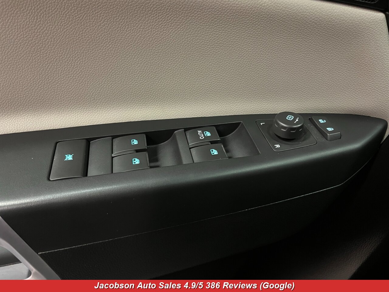2014 Chevrolet Captiva Sport LTZ - Photo 2 - Oshkosh, WI 54901