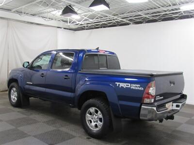 2015 Toyota Tacoma V6 Double Cab TRD Off Road 4x4   - Photo 9 - Oshkosh, WI 54901