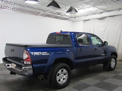 2015 Toyota Tacoma V6 Double Cab TRD Off Road 4x4   - Photo 6 - Oshkosh, WI 54901