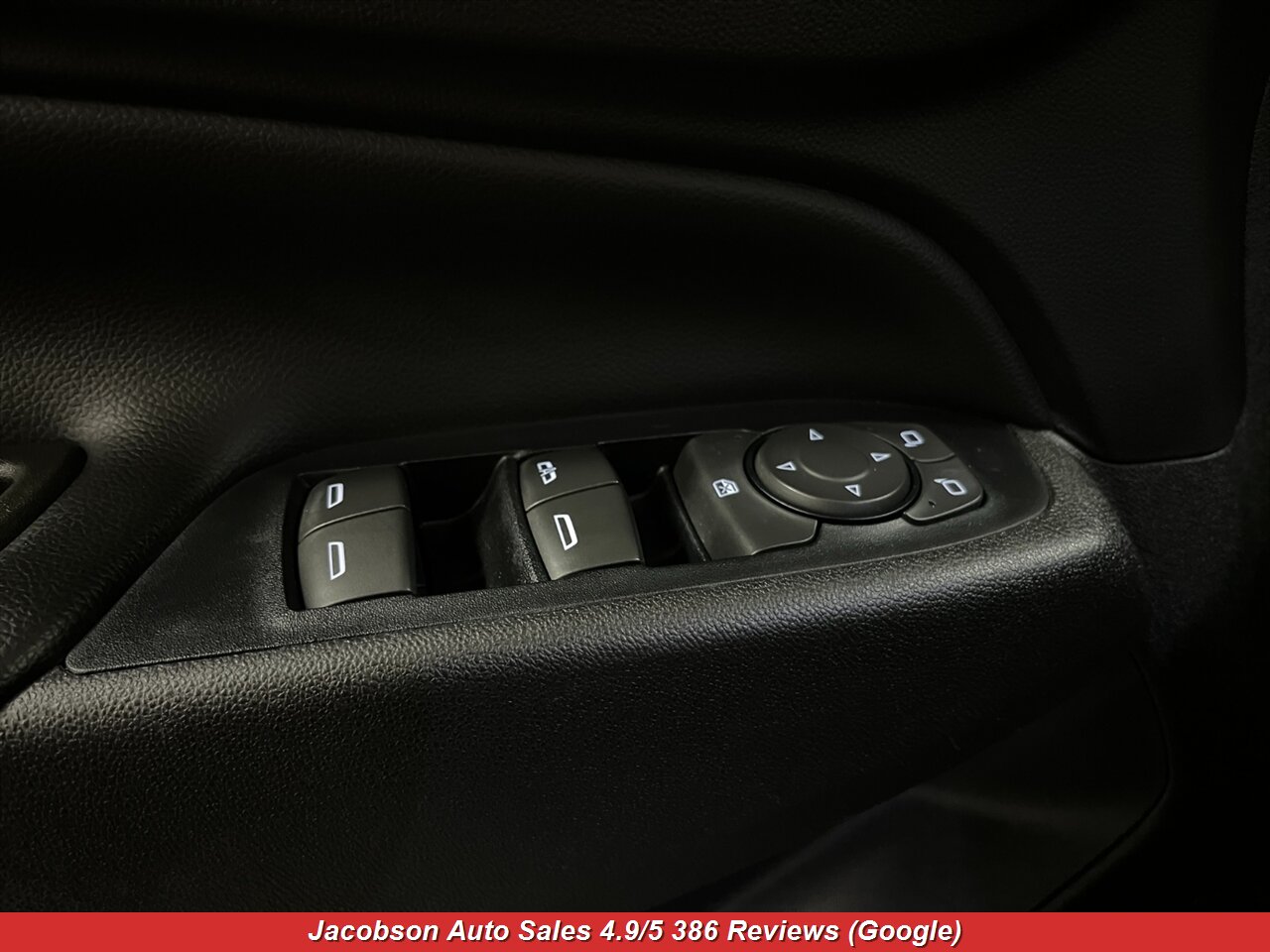 2018 Chevrolet Equinox LT 4x4 - Photo 3 - Oshkosh, WI 54901