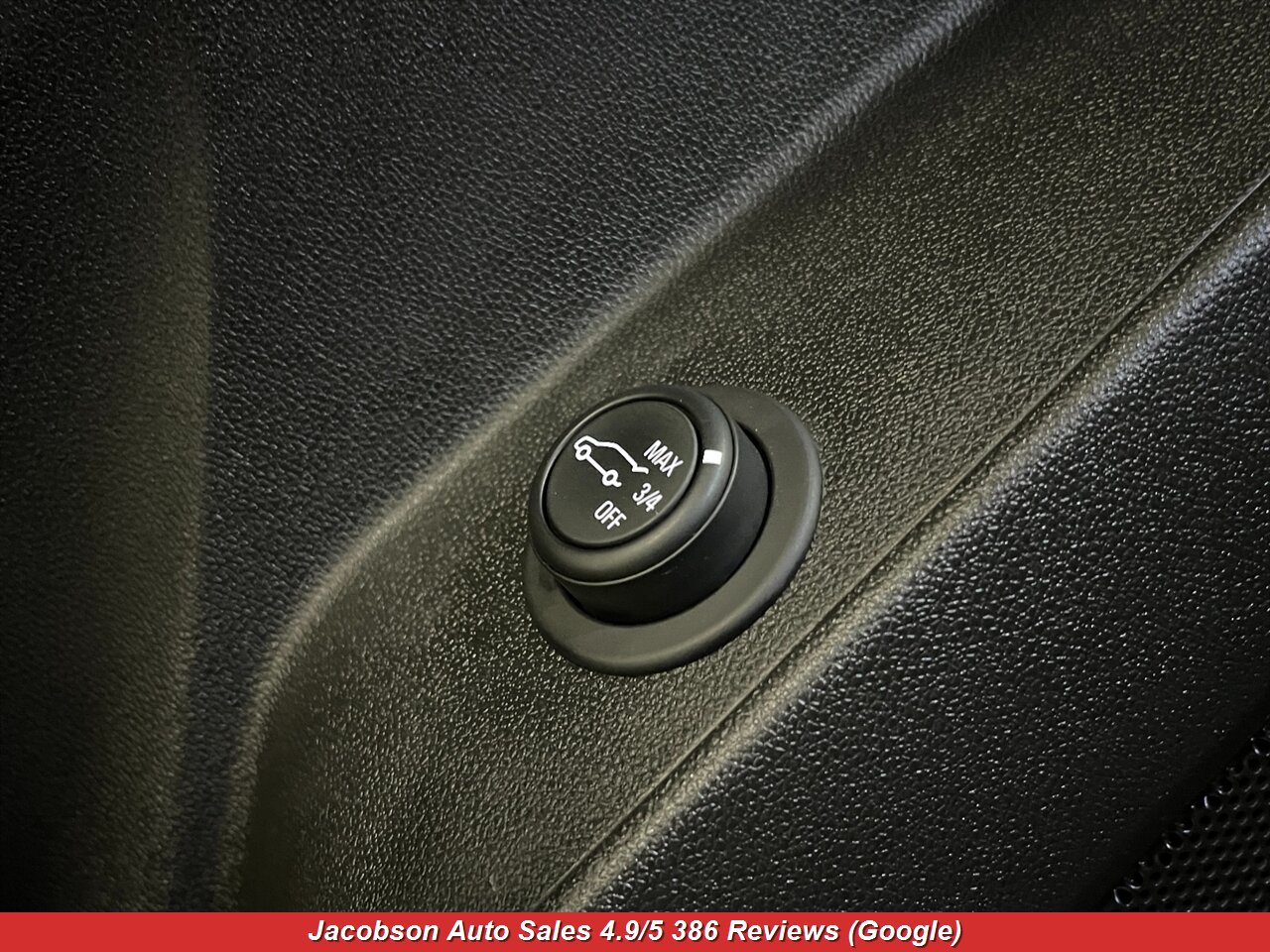 2018 Chevrolet Equinox LT 4x4 - Photo 4 - Oshkosh, WI 54901