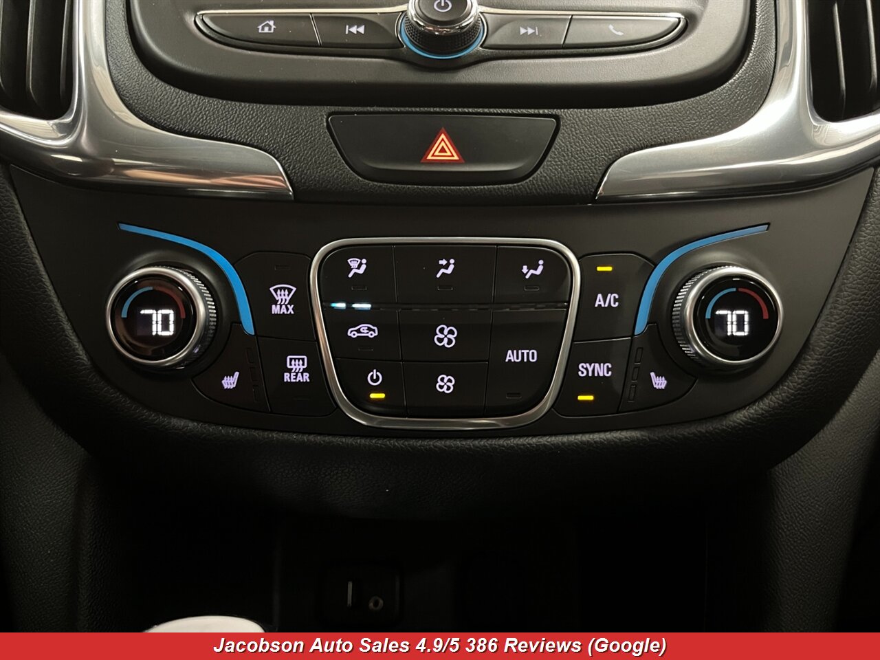 2018 Chevrolet Equinox LT 4x4 - Photo 18 - Oshkosh, WI 54901