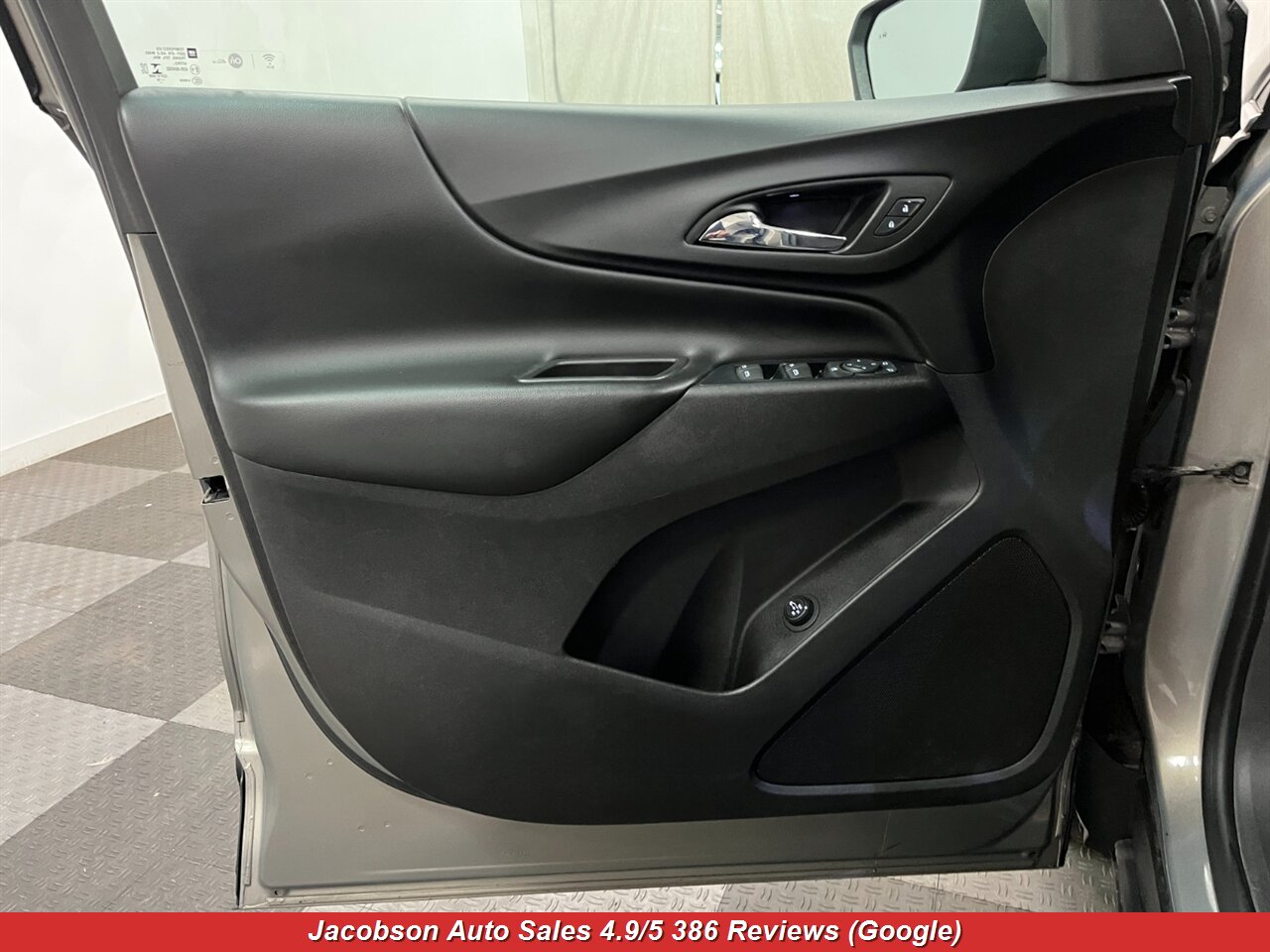 2018 Chevrolet Equinox LT 4x4 - Photo 28 - Oshkosh, WI 54901