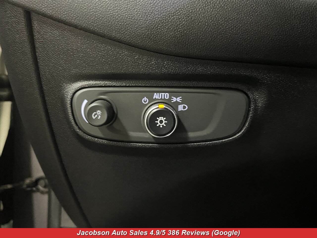 2018 Chevrolet Equinox LT 4x4 - Photo 5 - Oshkosh, WI 54901