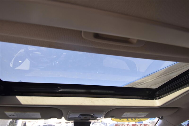 2019 Toyota Sienna XLE Premium 8-Passenger   - Photo 16 - Midway City, CA 92655