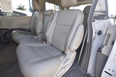 2019 Toyota Sienna XLE Premium 8-Passenger   - Photo 9 - Midway City, CA 92655