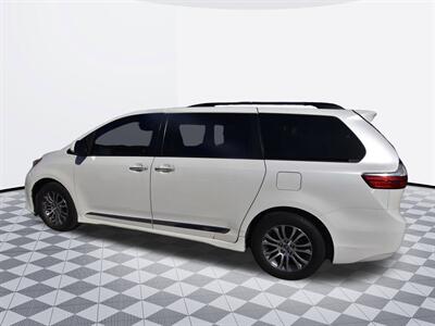 2019 Toyota Sienna XLE Premium 8-Passenger   - Photo 4 - Midway City, CA 92655