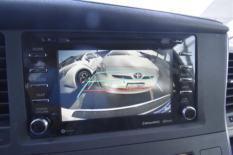 2019 Toyota Sienna XLE Premium 8-Passenger   - Photo 13 - Midway City, CA 92655