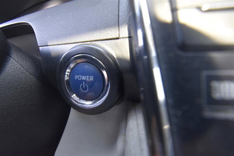 2014 Toyota Camry Hybrid XLE   - Photo 16 - Midway City, CA 92655