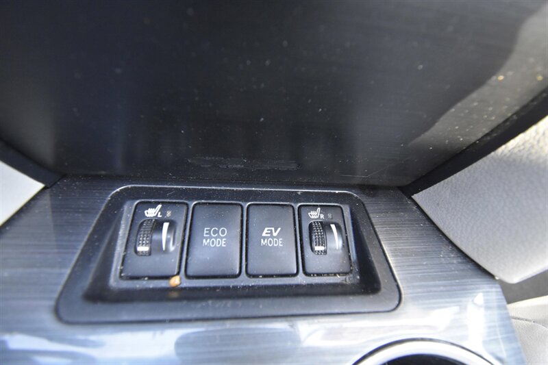2014 Toyota Camry Hybrid XLE   - Photo 15 - Midway City, CA 92655