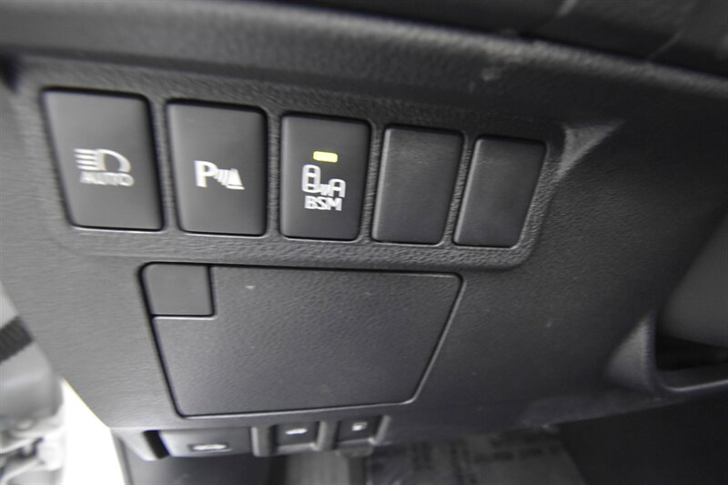 2018 Lexus ES 300h ES 300h - Photo 11 - Midway City, CA 92655