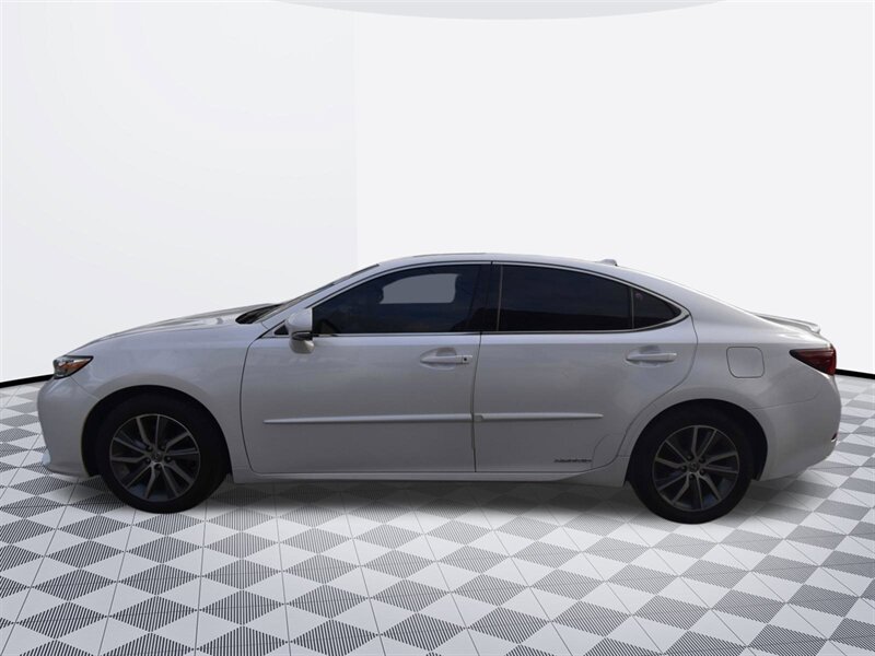 2018 Lexus ES 300h ES 300h - Photo 2 - Midway City, CA 92655