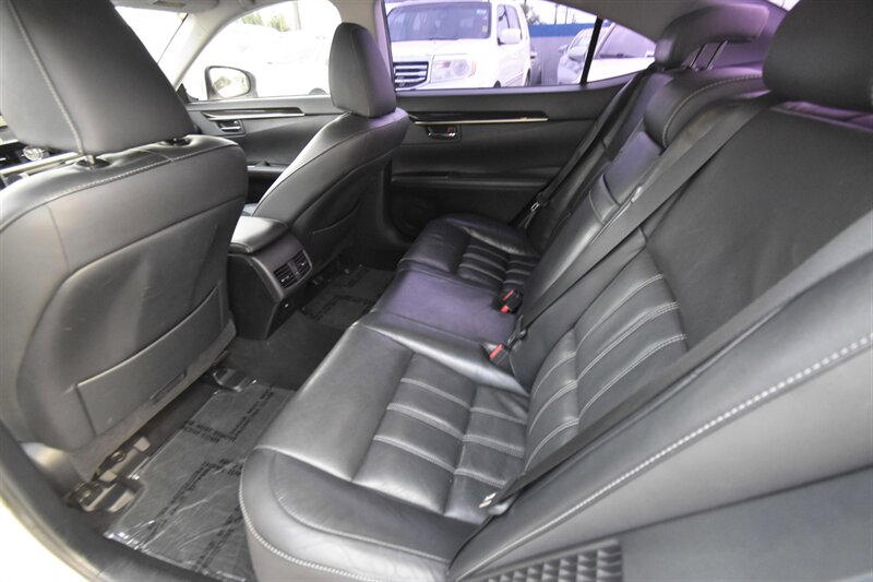2018 Lexus ES 300h ES 300h - Photo 8 - Midway City, CA 92655