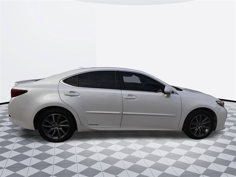 2018 Lexus ES 300h ES 300h - Photo 5 - Midway City, CA 92655