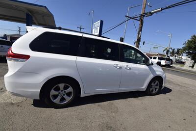 2014 Toyota Sienna LE 7-Passenger Auto Acces   - Photo 16 - Midway City, CA 92655