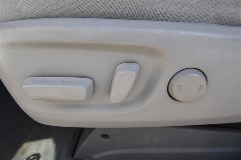2014 Toyota Sienna LE 7-Passenger Auto Acces   - Photo 9 - Midway City, CA 92655