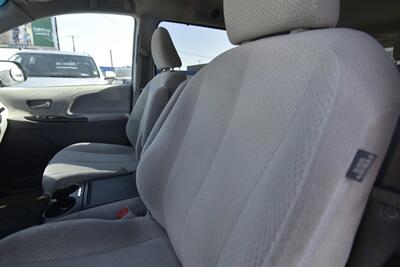 2014 Toyota Sienna LE 7-Passenger Auto Acces   - Photo 10 - Midway City, CA 92655