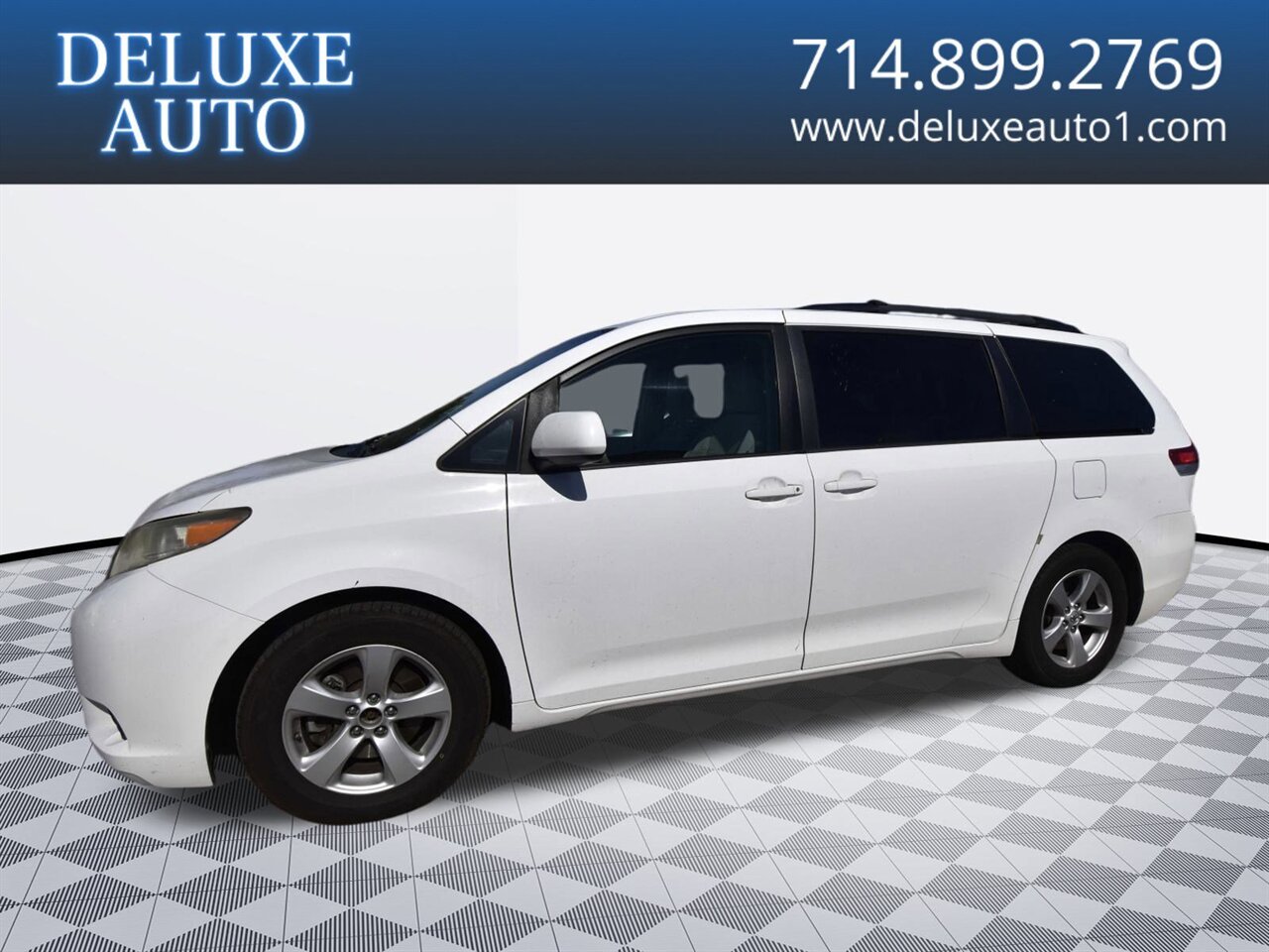 2014 Toyota Sienna LE 7-Passenger Auto Acces - Photo 1 - Midway City, CA 92655