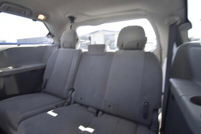 2014 Toyota Sienna LE 7-Passenger Auto Acces   - Photo 7 - Midway City, CA 92655