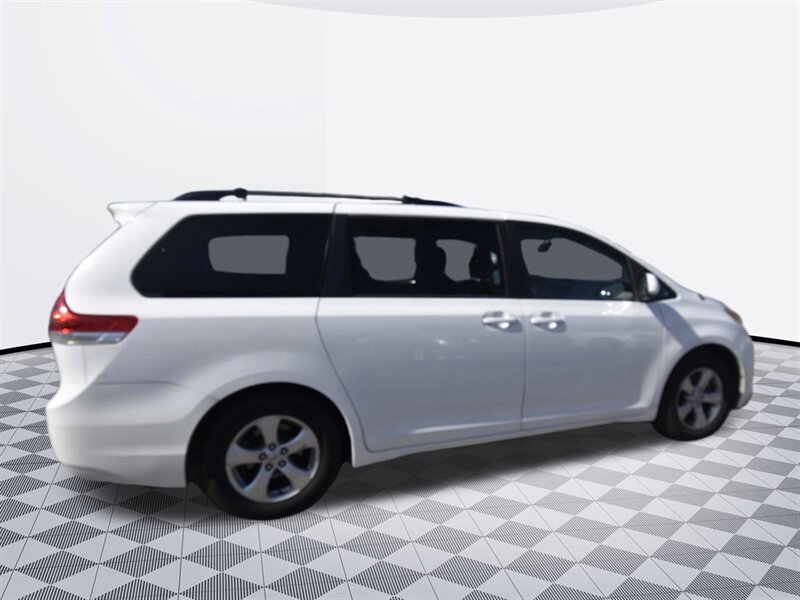 2014 Toyota Sienna LE 7-Passenger Auto Acces   - Photo 5 - Midway City, CA 92655