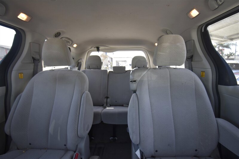 2014 Toyota Sienna LE 7-Passenger Auto Acces   - Photo 11 - Midway City, CA 92655