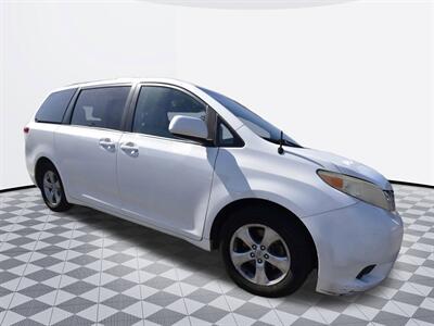 2014 Toyota Sienna LE 7-Passenger Auto Acces   - Photo 6 - Midway City, CA 92655