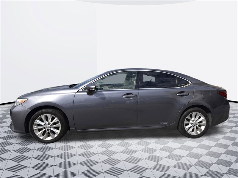 2015 Lexus ES 300h Hybrid   - Photo 4 - Midway City, CA 92655