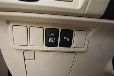2015 Lexus ES 300h Hybrid   - Photo 15 - Midway City, CA 92655