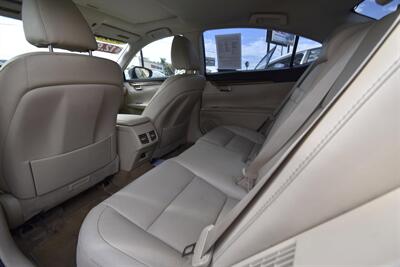 2015 Lexus ES 300h Hybrid   - Photo 10 - Midway City, CA 92655