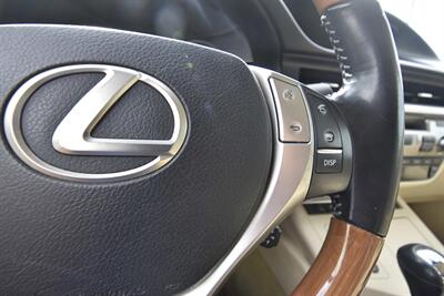 2015 Lexus ES 300h Hybrid   - Photo 12 - Midway City, CA 92655