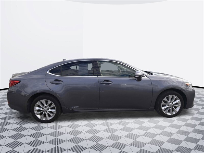 2015 Lexus ES 300h Hybrid   - Photo 5 - Midway City, CA 92655