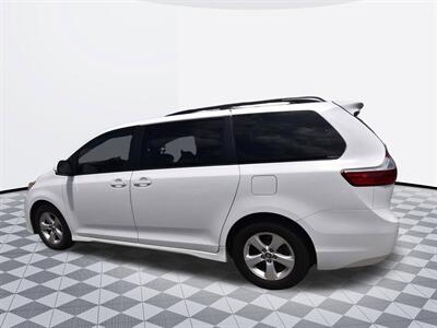 2019 Toyota Sienna LE 8-Passenger   - Photo 3 - Midway City, CA 92655