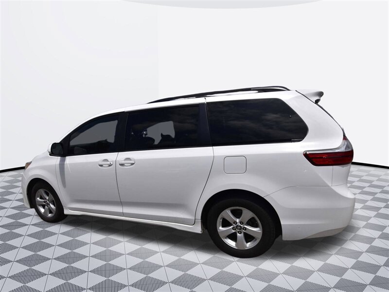 2019 Toyota Sienna LE 8-Passenger   - Photo 3 - Midway City, CA 92655