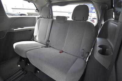 2019 Toyota Sienna LE 8-Passenger   - Photo 9 - Midway City, CA 92655