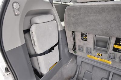 2019 Toyota Sienna LE 8-Passenger   - Photo 17 - Midway City, CA 92655