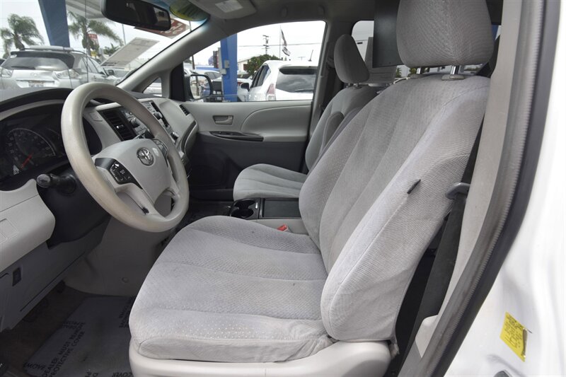 2019 Toyota Sienna LE 8-Passenger   - Photo 22 - Midway City, CA 92655