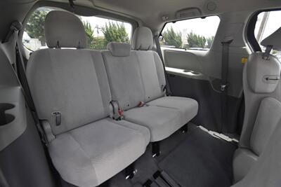 2019 Toyota Sienna LE 8-Passenger   - Photo 14 - Midway City, CA 92655