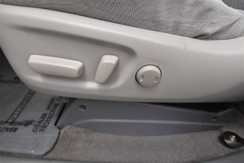 2019 Toyota Sienna LE 8-Passenger   - Photo 23 - Midway City, CA 92655