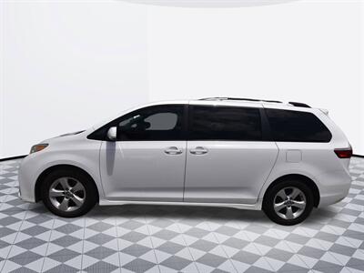 2019 Toyota Sienna LE 8-Passenger   - Photo 5 - Midway City, CA 92655