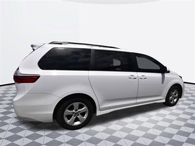 2019 Toyota Sienna LE 8-Passenger   - Photo 4 - Midway City, CA 92655